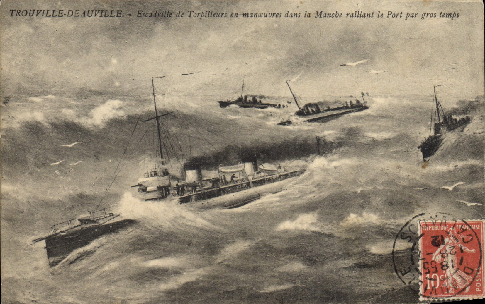 CPA Bateau de guerre Trouville Deauville Escadrille de torpilleurs en manoeuvres dans la Manche ralliant le port 
