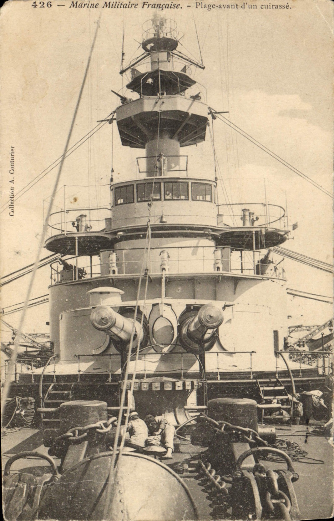 CPA Bateau de guerre Plage avant d'un cuirasse