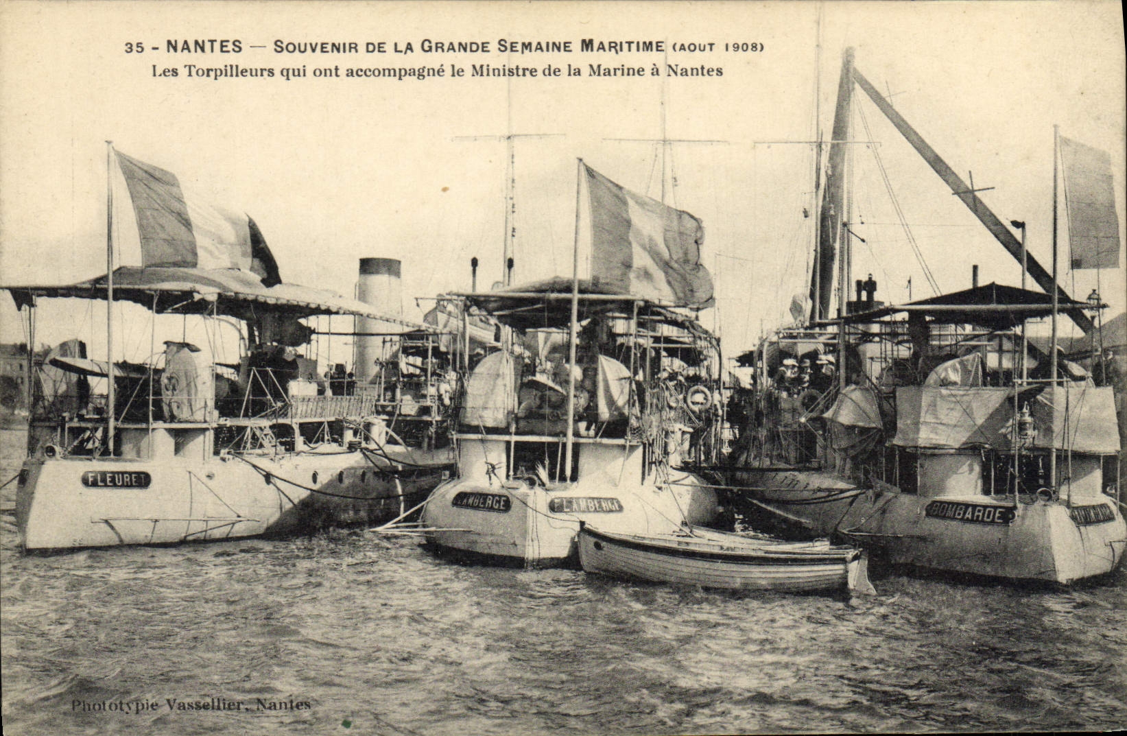CPA Bateau de guerre Nantes Souvenir de la grande semaine maritime Les torpilleurs Aout 1908