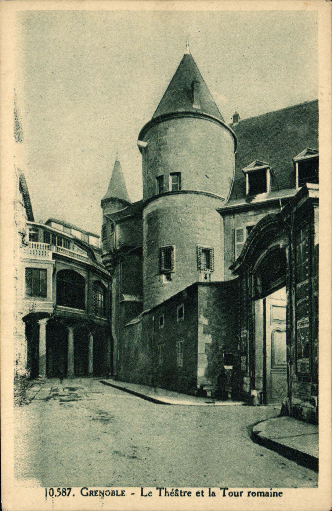 CPA Grenoble Le theatre et la tour romaine