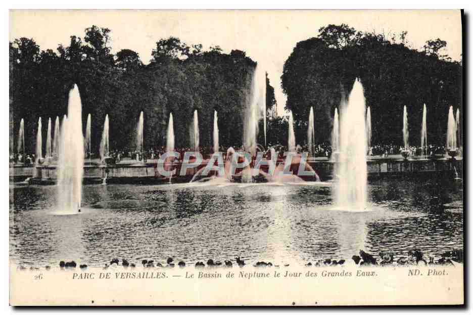 CPA Palais De Versailles Le bassin de Neptune le Jour des grandes eaux