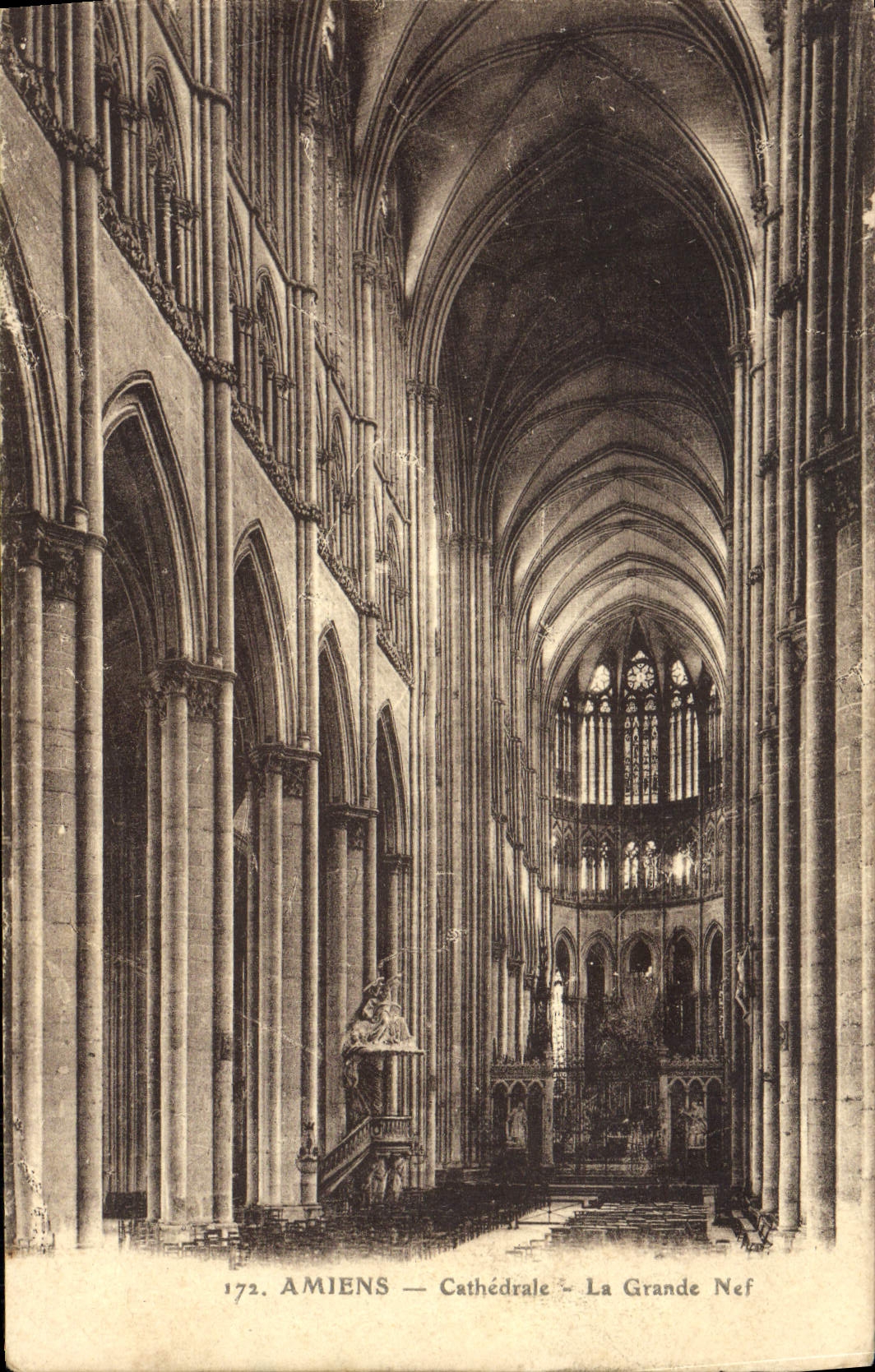 Amiens — Cathédrale — La Grande Nef — éditeur L. Canon, n° 172