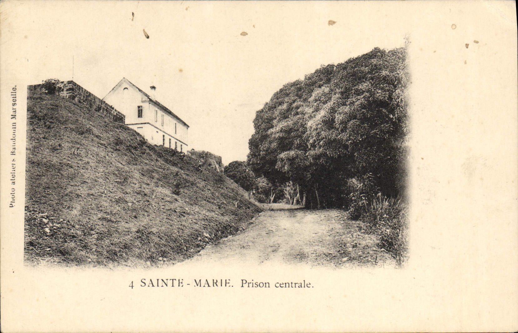 CPA Prison Madagascar Sainte Marie Prison centrale