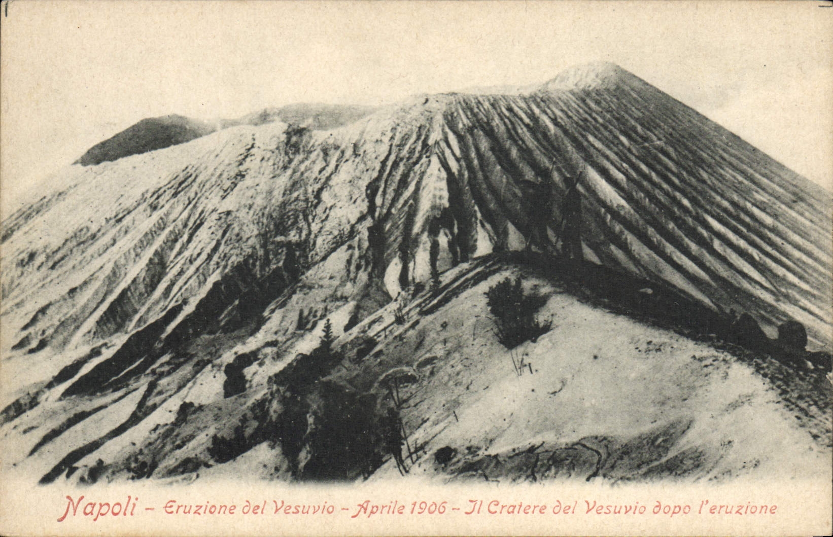 Napoli — Eruption du Vésuve — Avril 1906 — Le Cratère du Vésuve après l'éruption