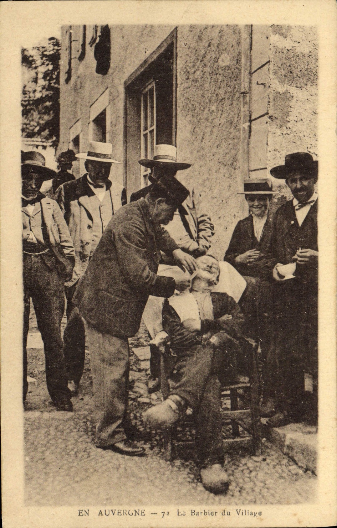 En Auvergne — Le Barbier du Village — Éditions Maloix-Laborde
