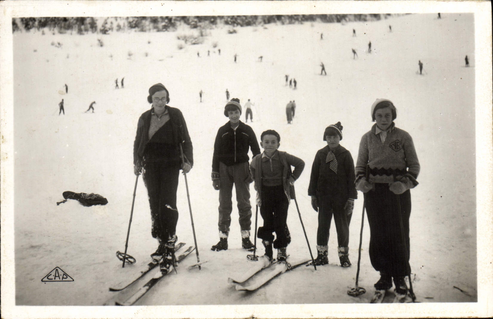 CPM Sports d'hiver Ski Groupe de skieurs Enfants