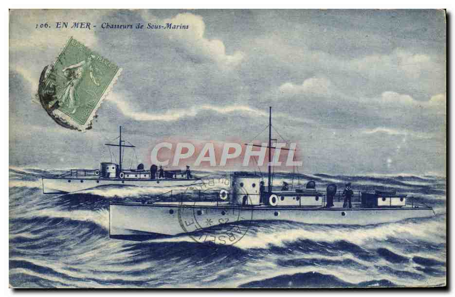 CPA Bateau Guerre En mer Chasseurs de sous-marins 