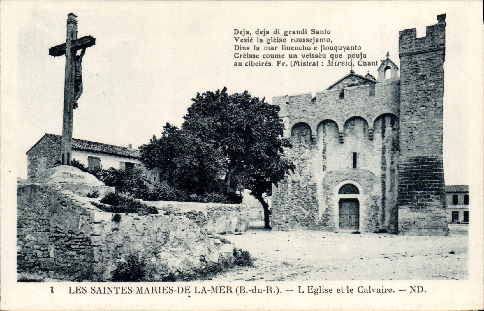 CPA Les Saintes Maries De La Mer L'Eglise et le Calvaire