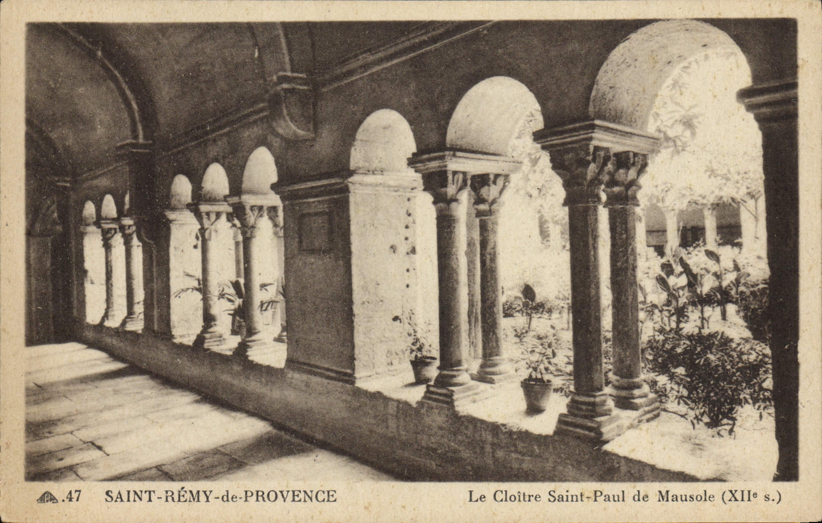 El Claustro de San Pablo de Mausole (siglo XII) — Saint-Rémy-de-Provence — CPAPHIL n°47