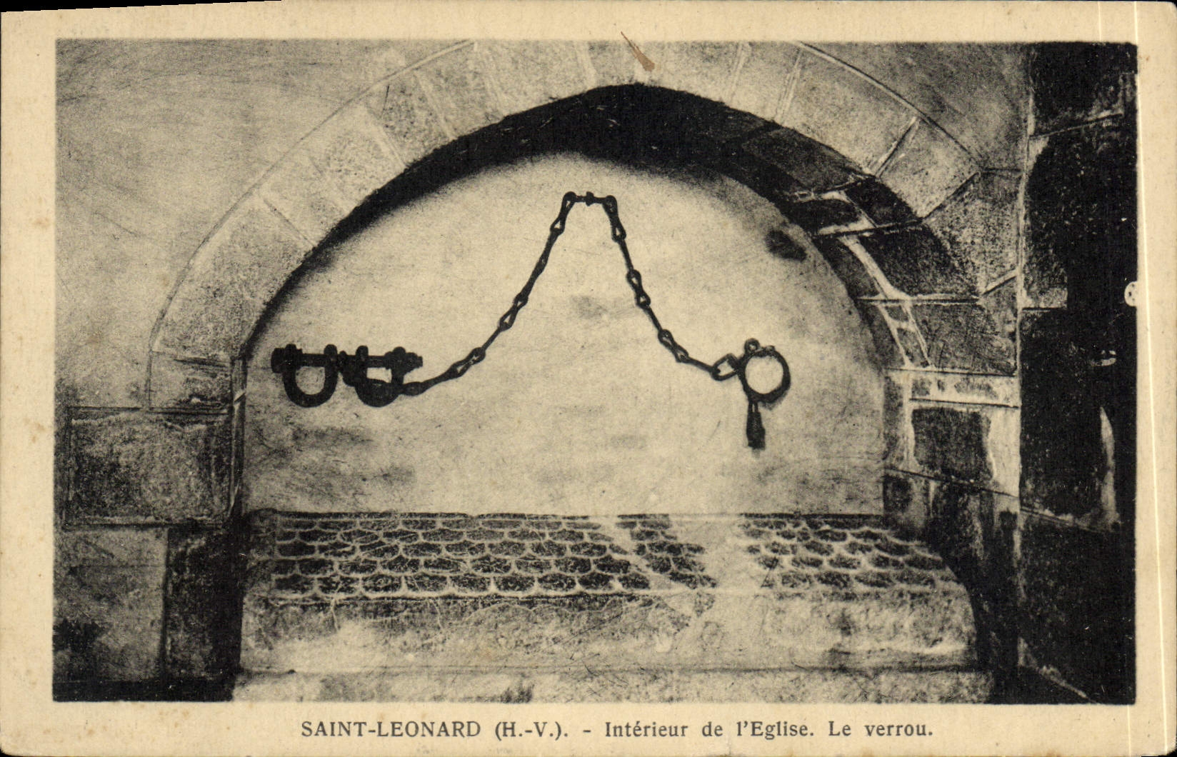 CPA Saint Leonard Interieur de L'Eglise Le Verrou
