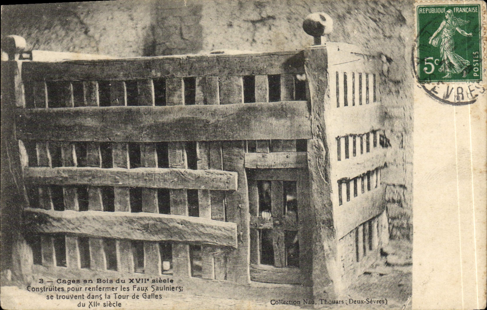 Cages en Bois du XVIIe siècle — Construites pour renfermer les Faux Saulniers — Tour de Gaffles — Collection Nau, Thouars, Deux-Sèvres