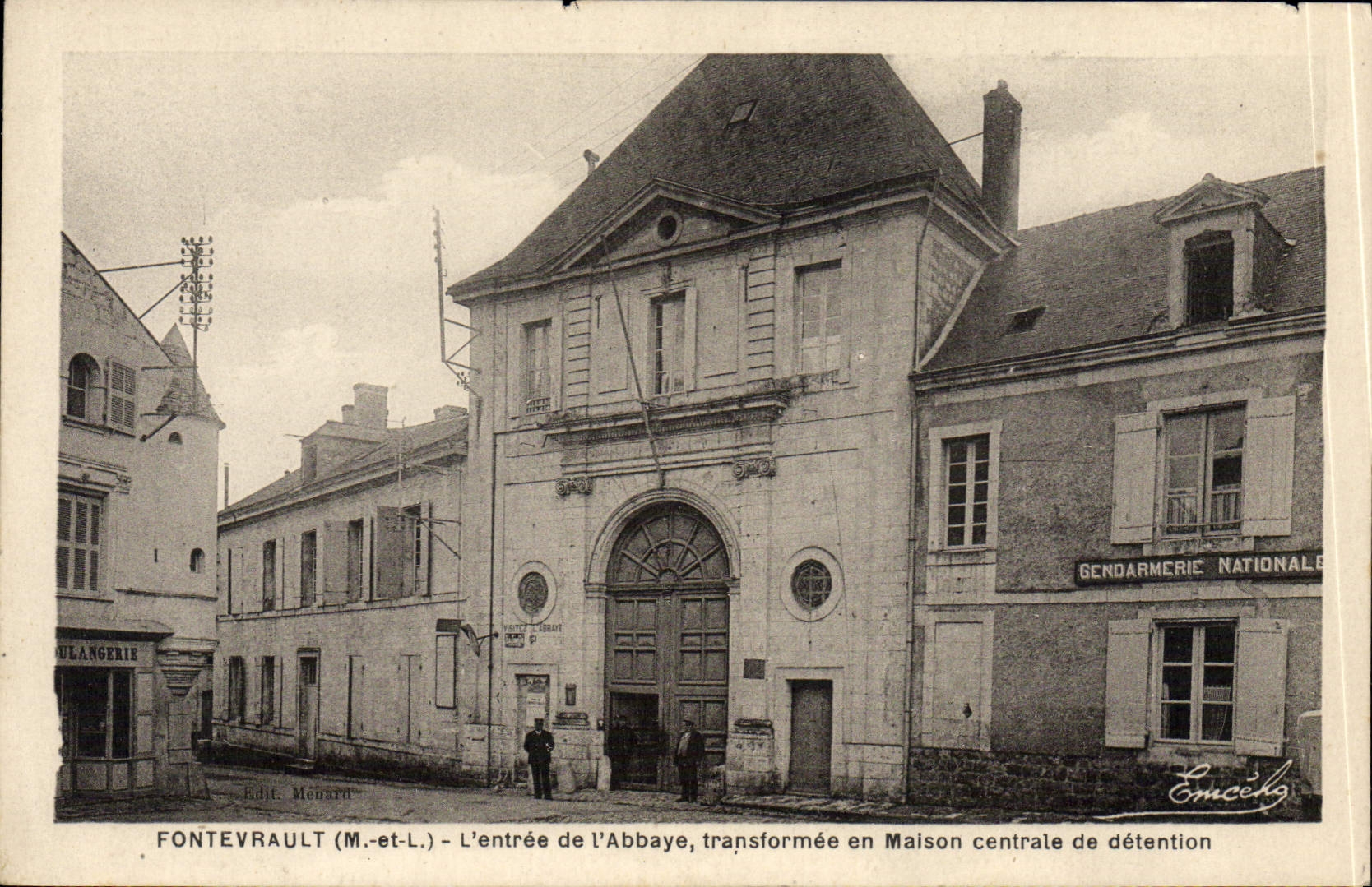 CPA Fontevrault L'Entree de L'Abbaye Maison centrale de detention