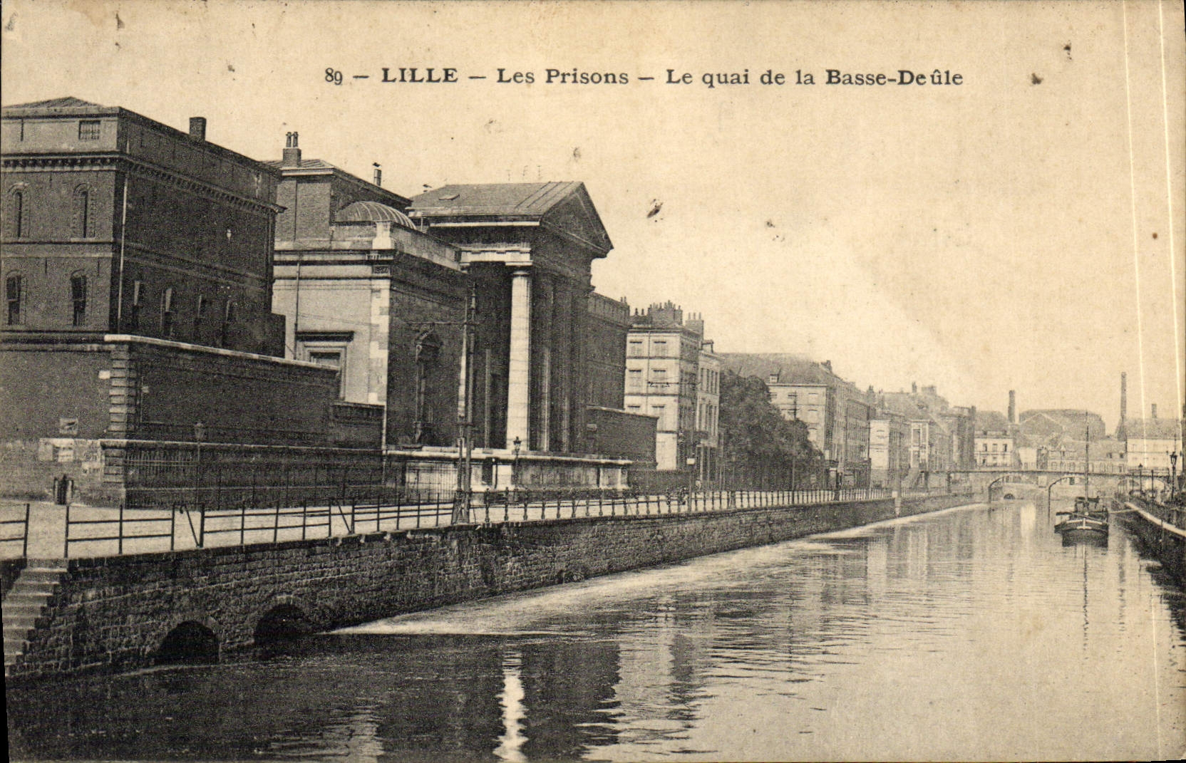 CPA Lille Les Prisons Le Quai de la Basse Deule