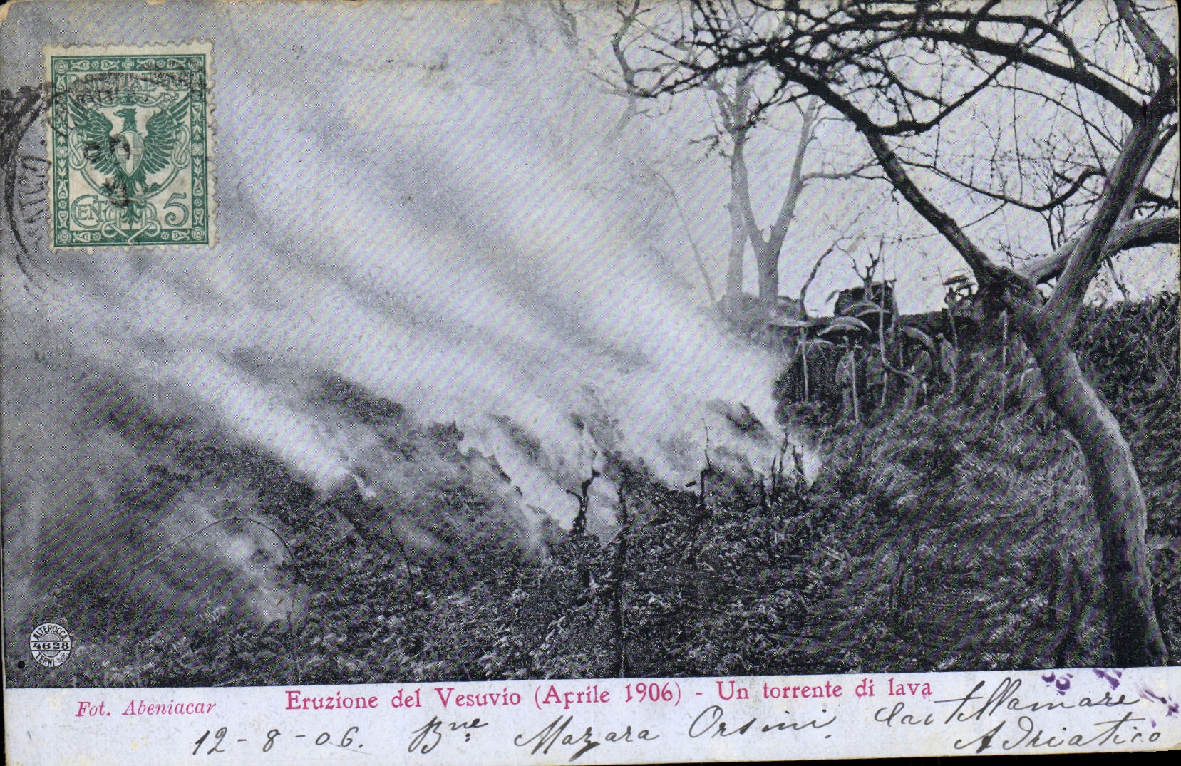 Eruption du Vésuve (avril 1906) — Un torrent de lave — Fot. Abeniacar
