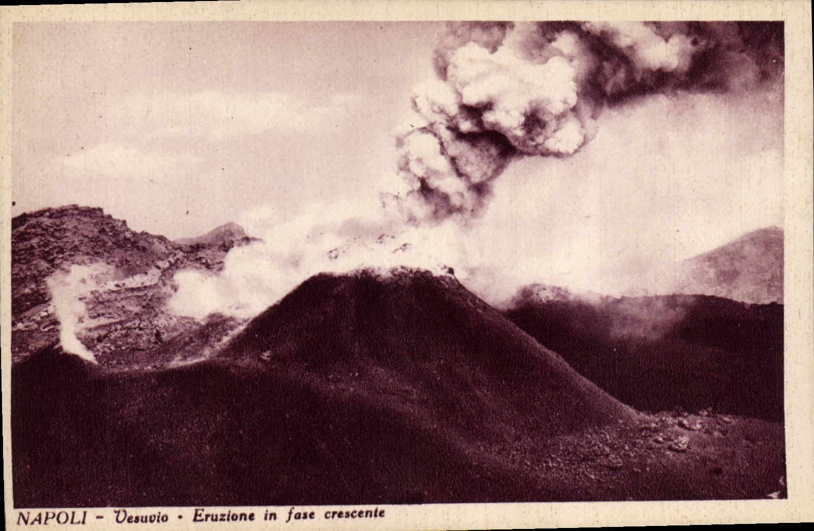 NAPOLI - Vesuvio - Eruzione in fase crescente — éditeur non visible