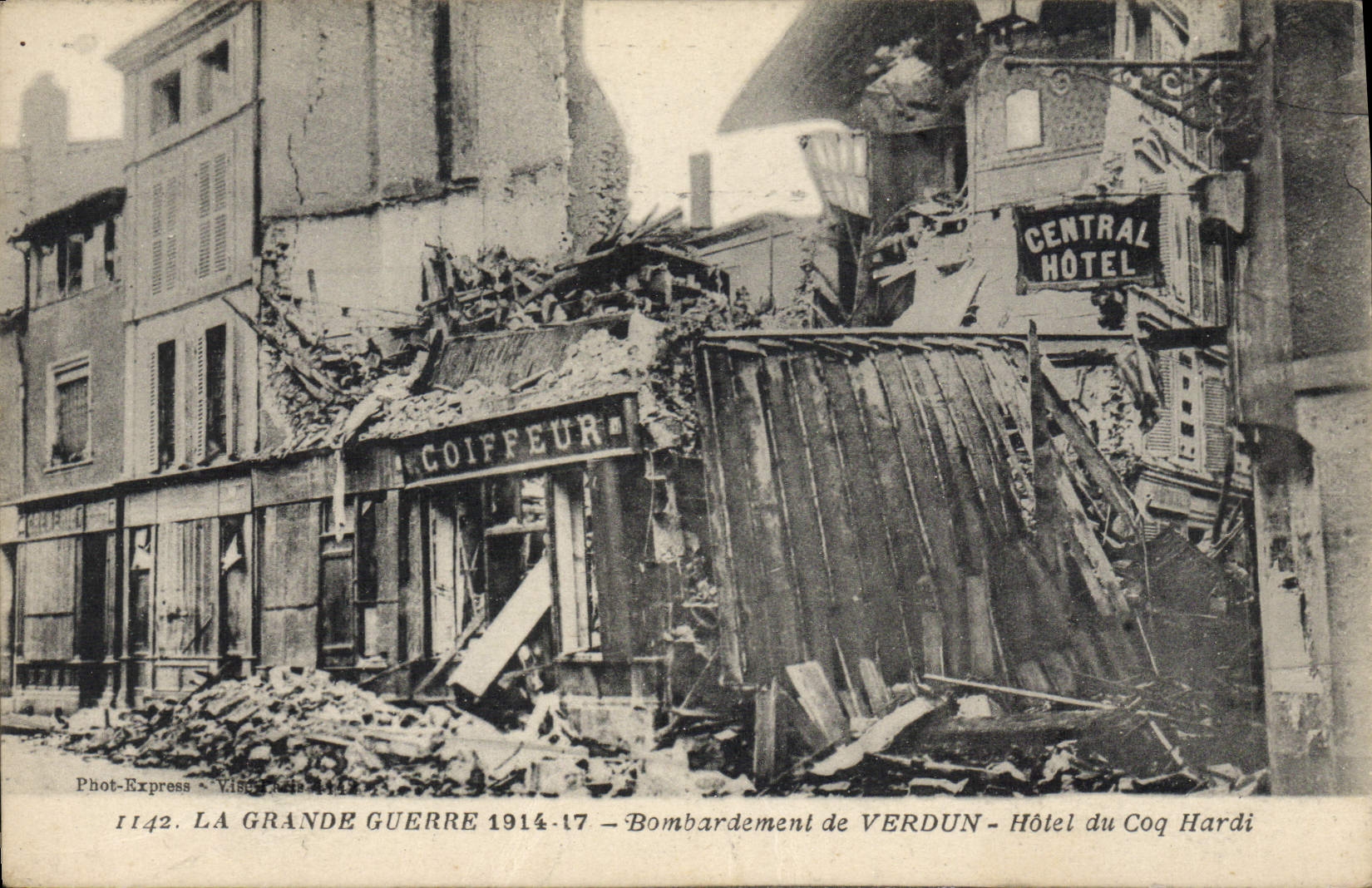 CPA Militaria Coiffeur Perruquier Bombardement de Verdun Hotel du Coq Hardi