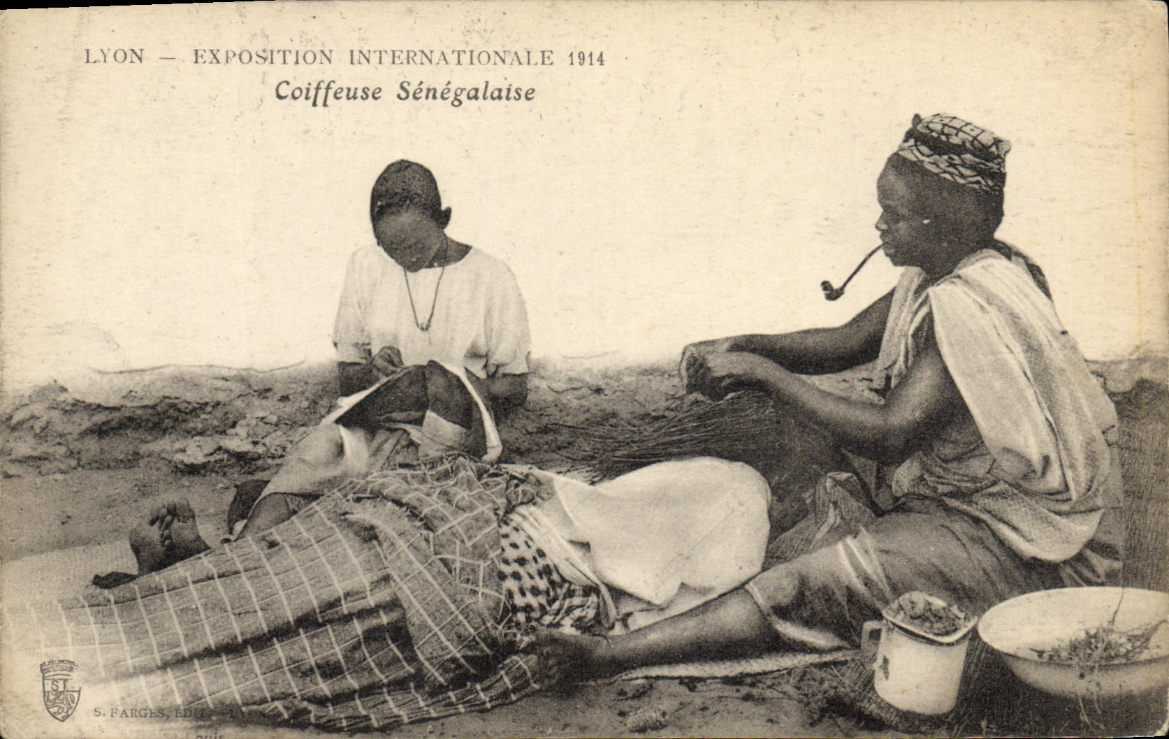 Lyon — Exposition Internationale 1914 — Coiffeuse Sénégalaise — S. FARGOES, ÉDITEUR