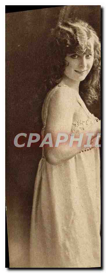 CPA Femme chemise de nuit