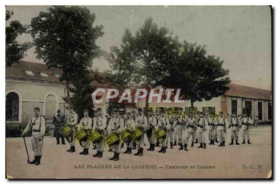 CPA Militaria Les plaisirs de la caserne Tambours et clairons 