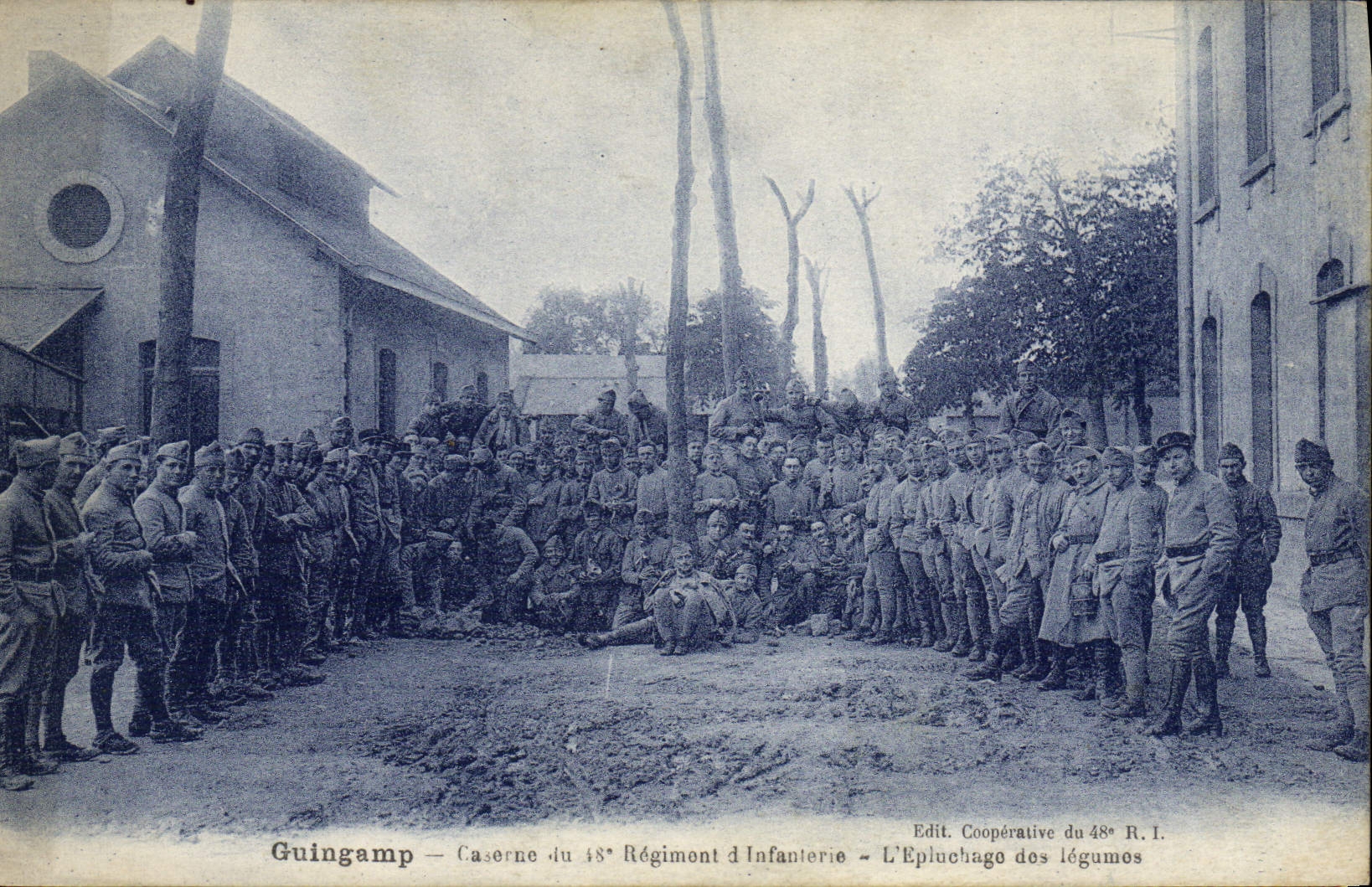 Guingamp — Caserne du 48e Régiment d'Infanterie — L'Épluchage des légumos — Edit. Coopérative du 48e R.I.