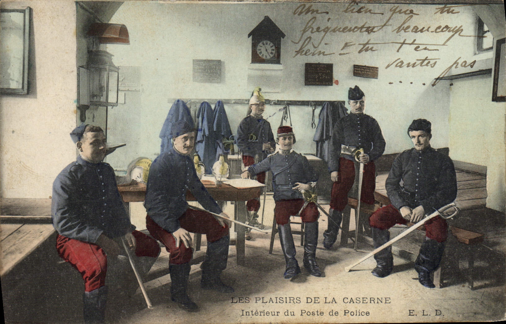 CPA Militaria Plaisirs de la caserne Interieur d'un poste de police 