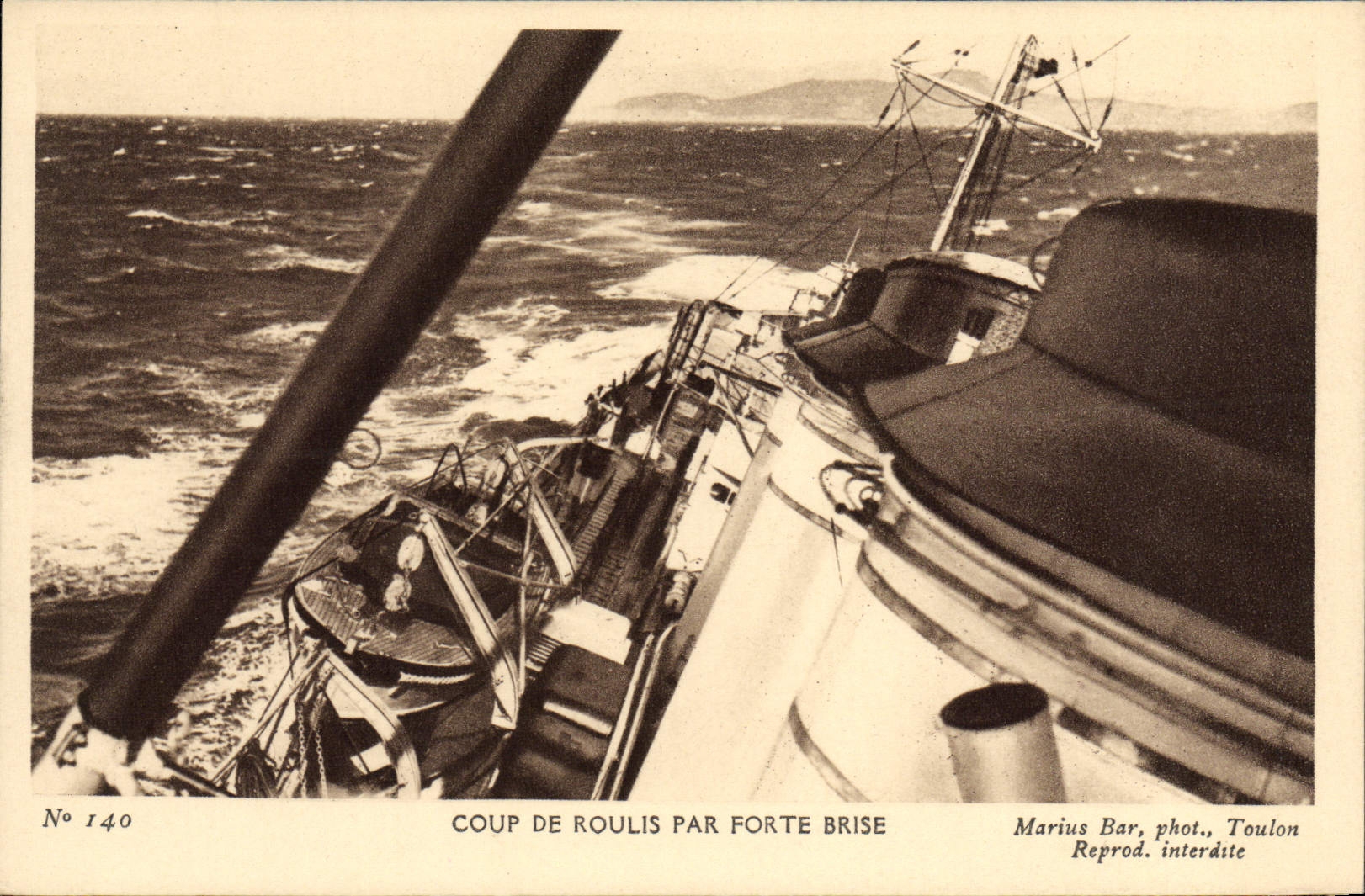 Coup de roulis par forte brise — Marius Bar, phot., Toulon — N° 140