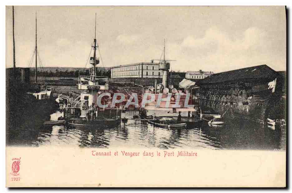 CPA Bateau Tonnant et Vengeur dans le port militaire 
