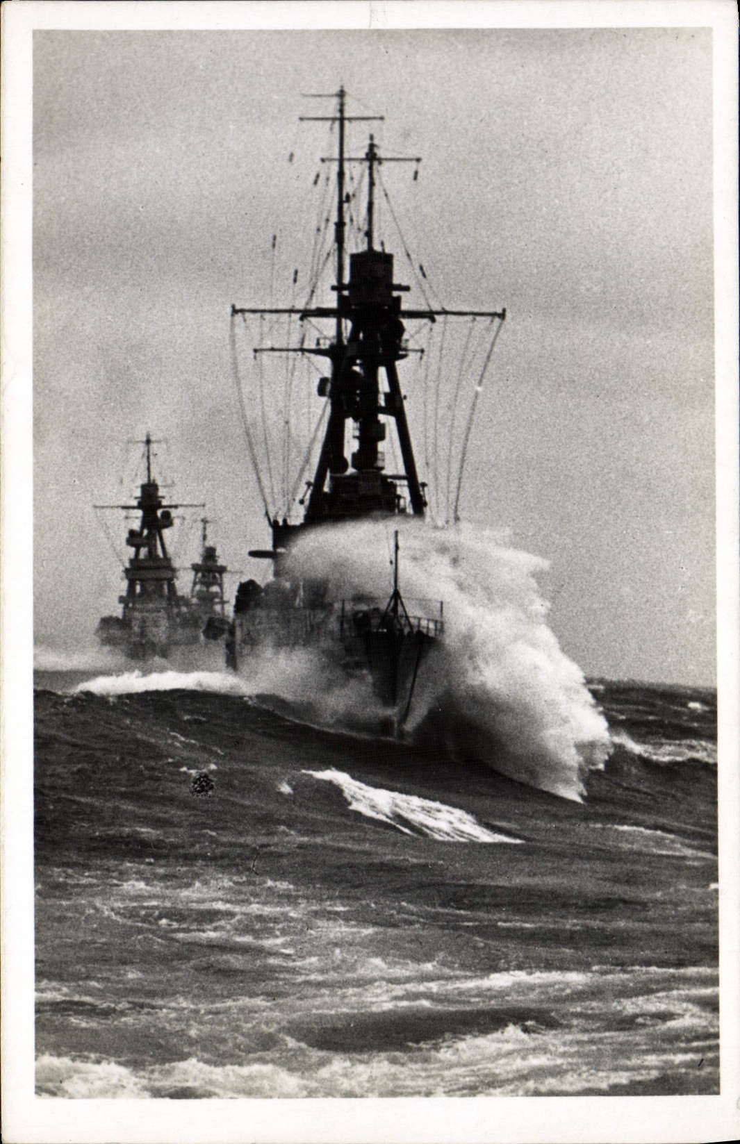 CPM Bateau de guerre
