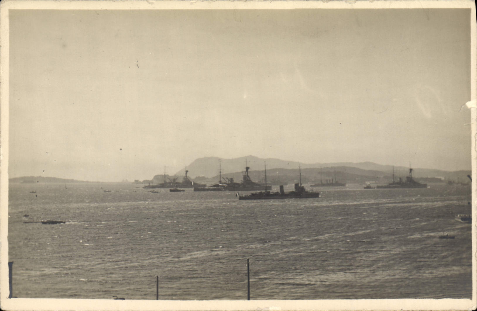 CPA Bateau x de guerre Toulon
