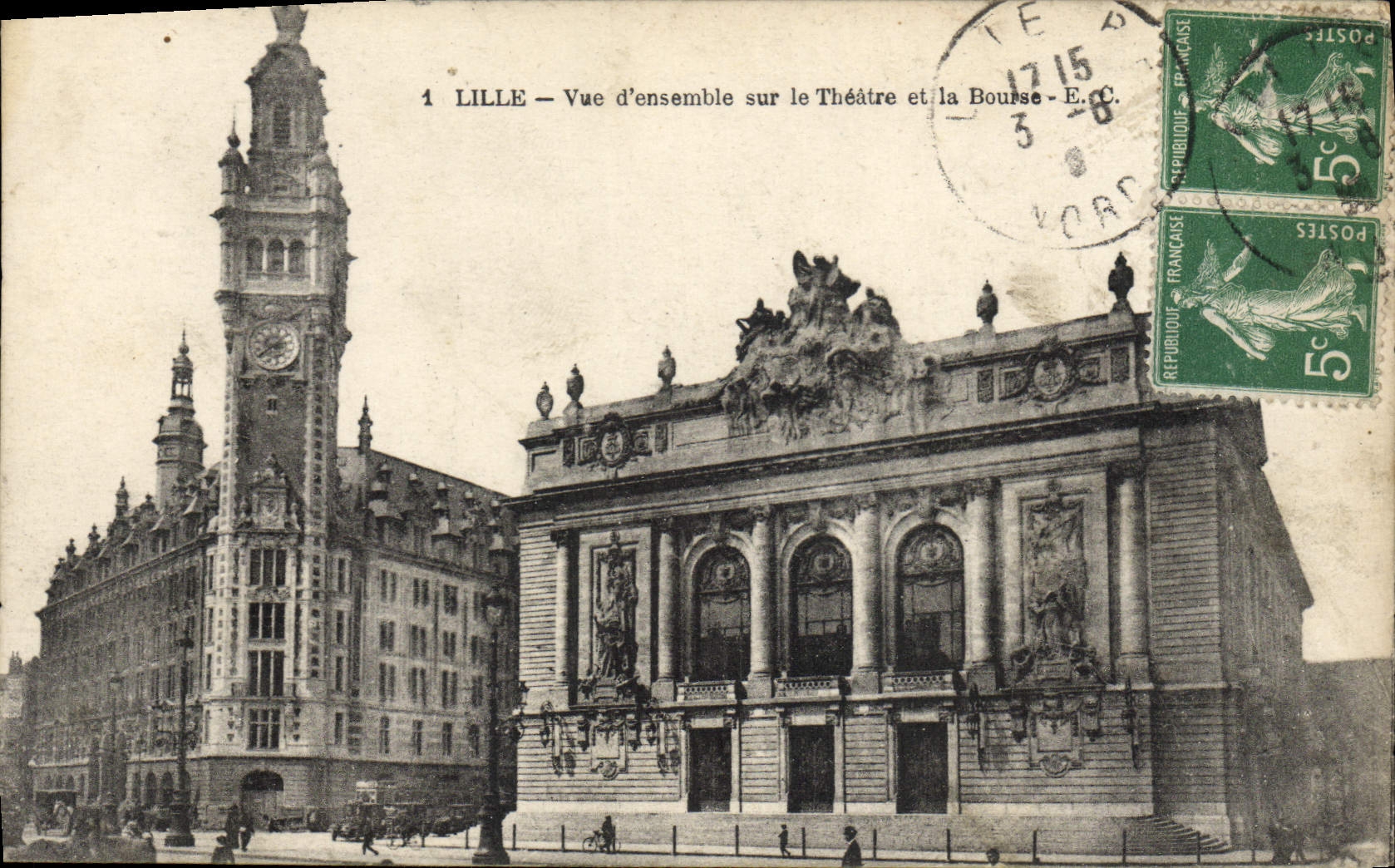 CPA Lille Vue d'ensemble sur le Theatre et la Bourse 