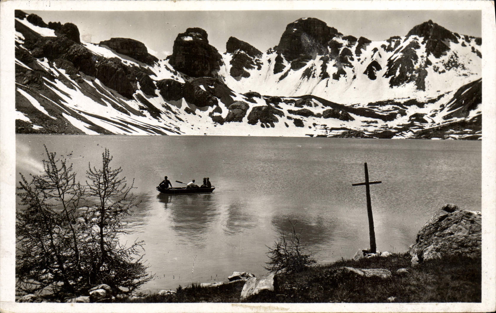 Lac d'Allos — vue panoramique avec barque et croix — Édition Mine Vérolux Frederic (B.-A.)