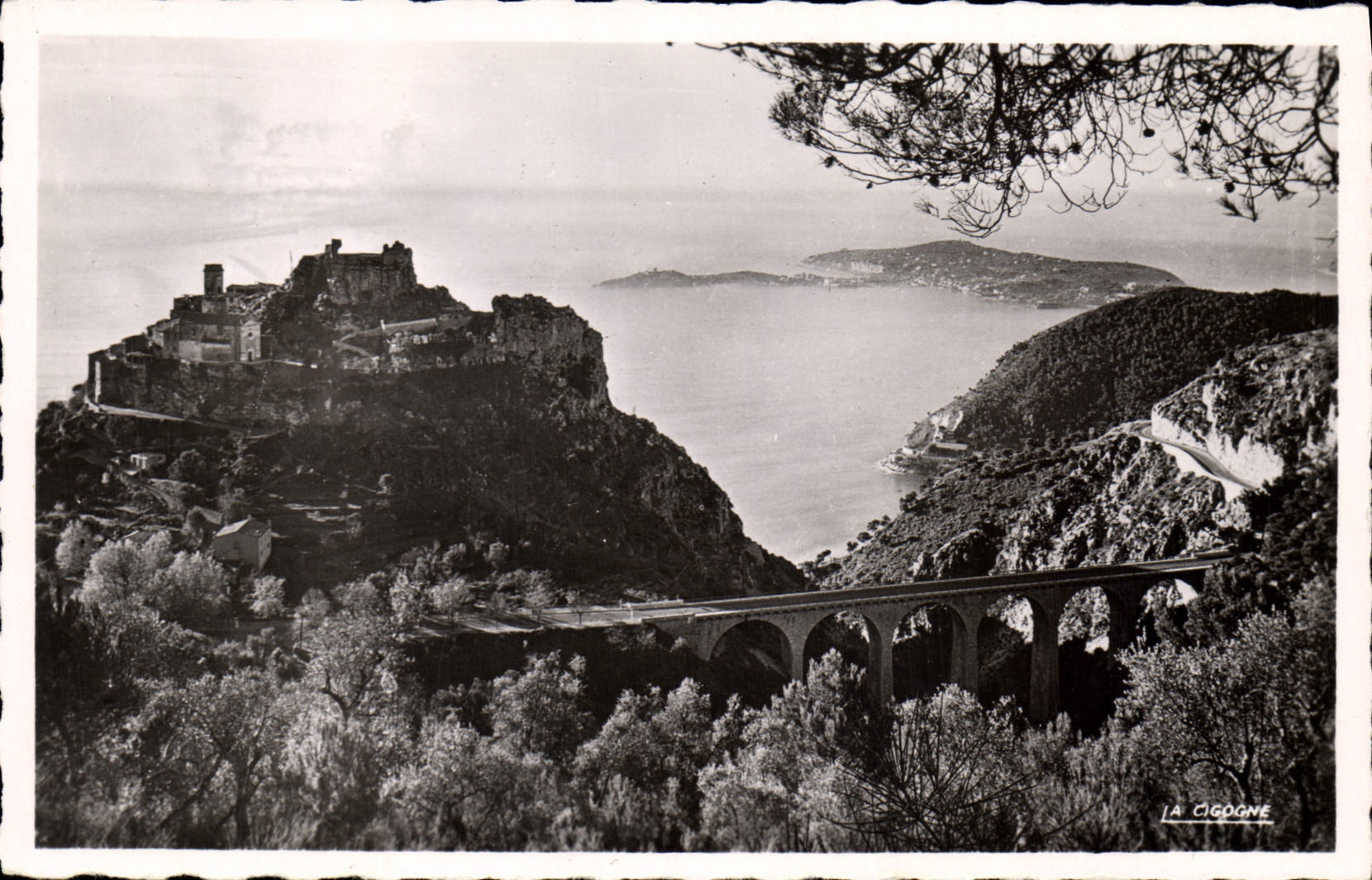 Eze - Le vieux village, le viaduc, la Moyenne Corniche et le Cap Ferrat — Edition 'LA CIGOGNE' — n°1.348