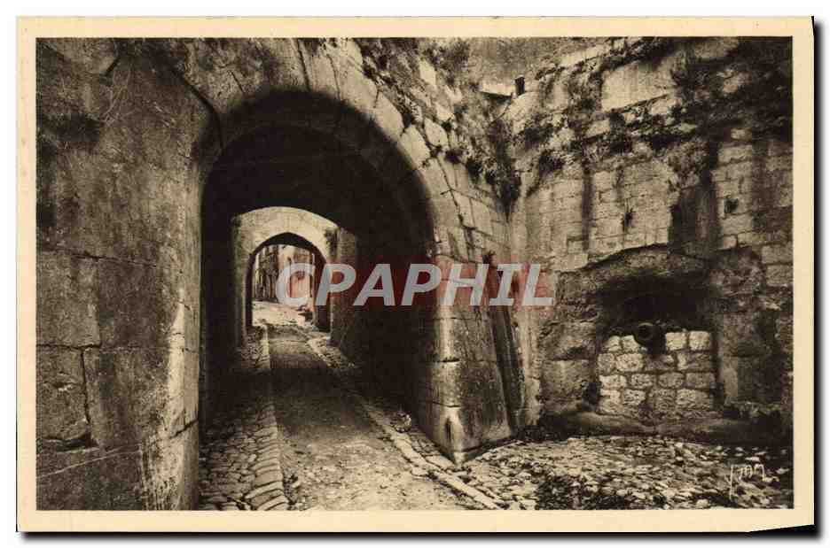 CPA Saint Paul L'Entree du Village Par les Vieilles fortifications et le canon qui la defendait