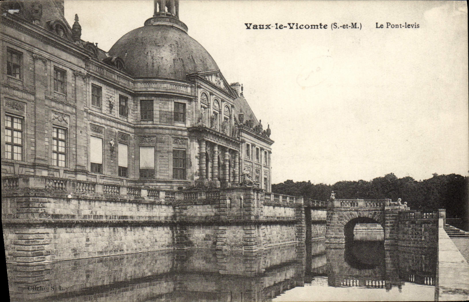 Yaux-le-Yicomte (S.-et-M.) — Le Pont-levis — Cliche S.L.