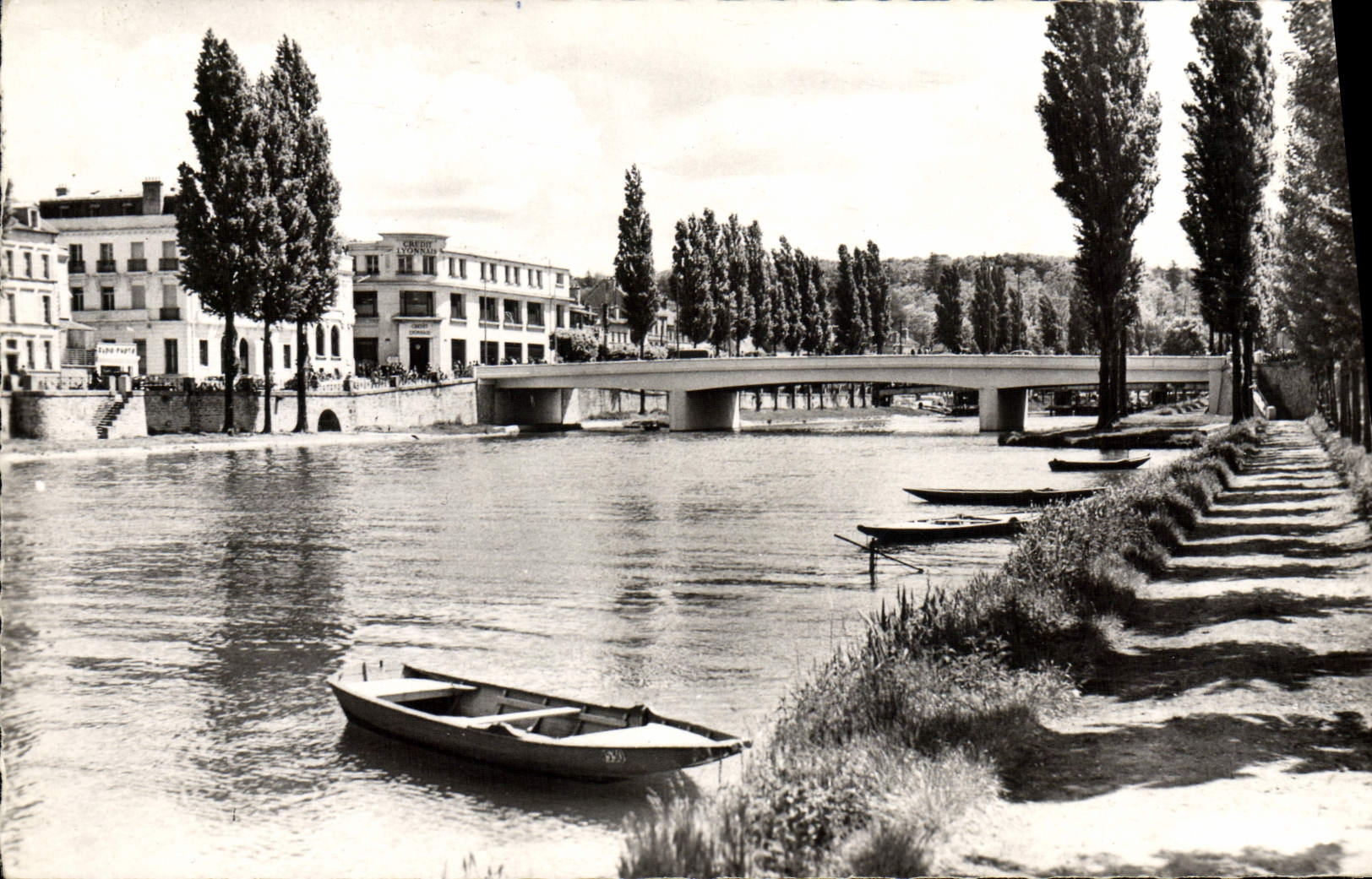 CPM Melun les Berges de l'ile la Seine et le pont Jeanne d'Arc 