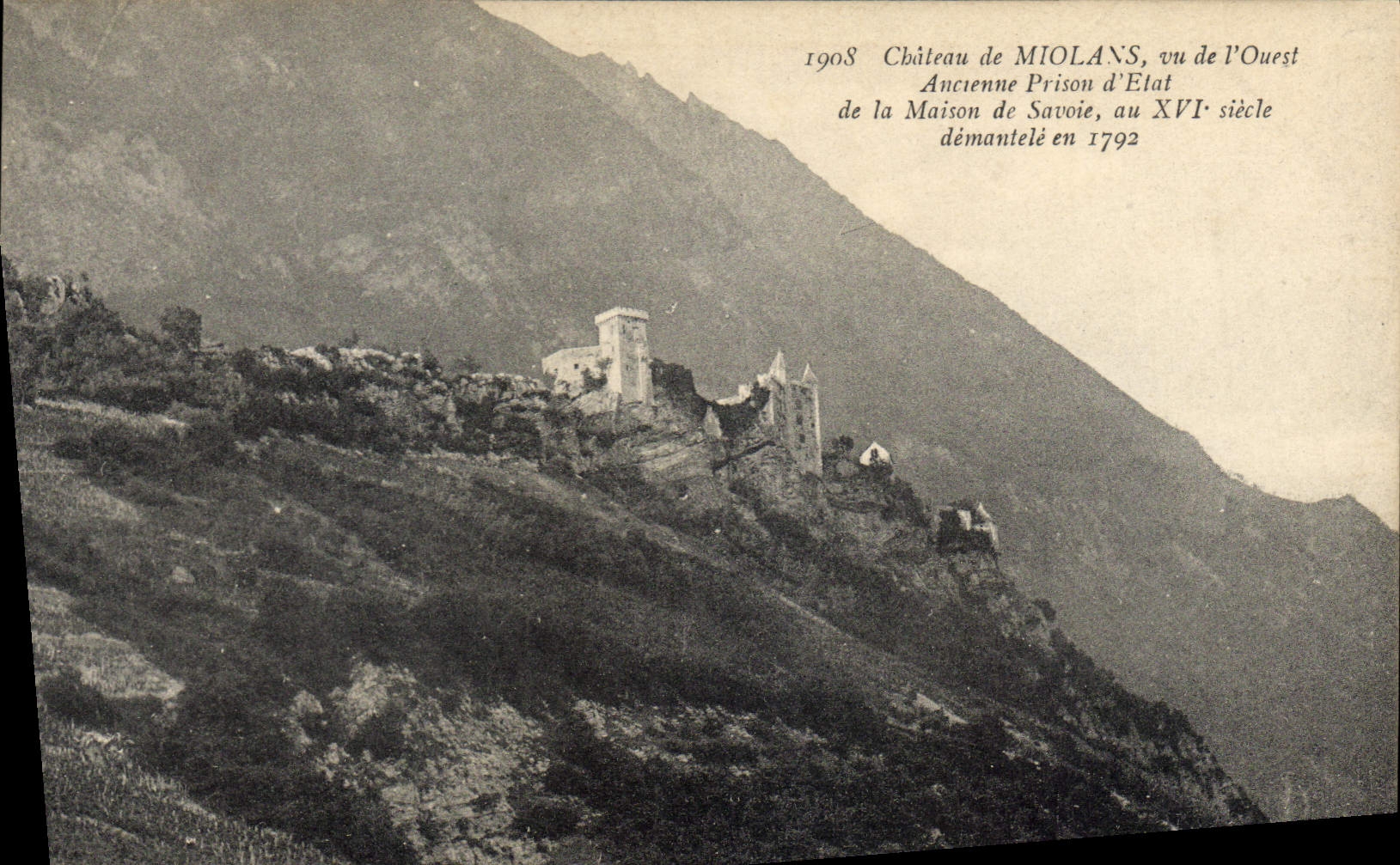 Château de Miolans — vu de l'Ouest — E. Reynaud, Chambéry