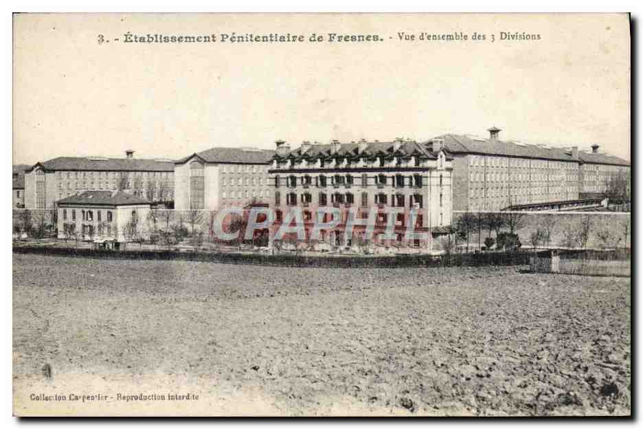 CPA Etablissement Penitentiaire de Fresnes Vue d'ensemble des 3 divisions Prison