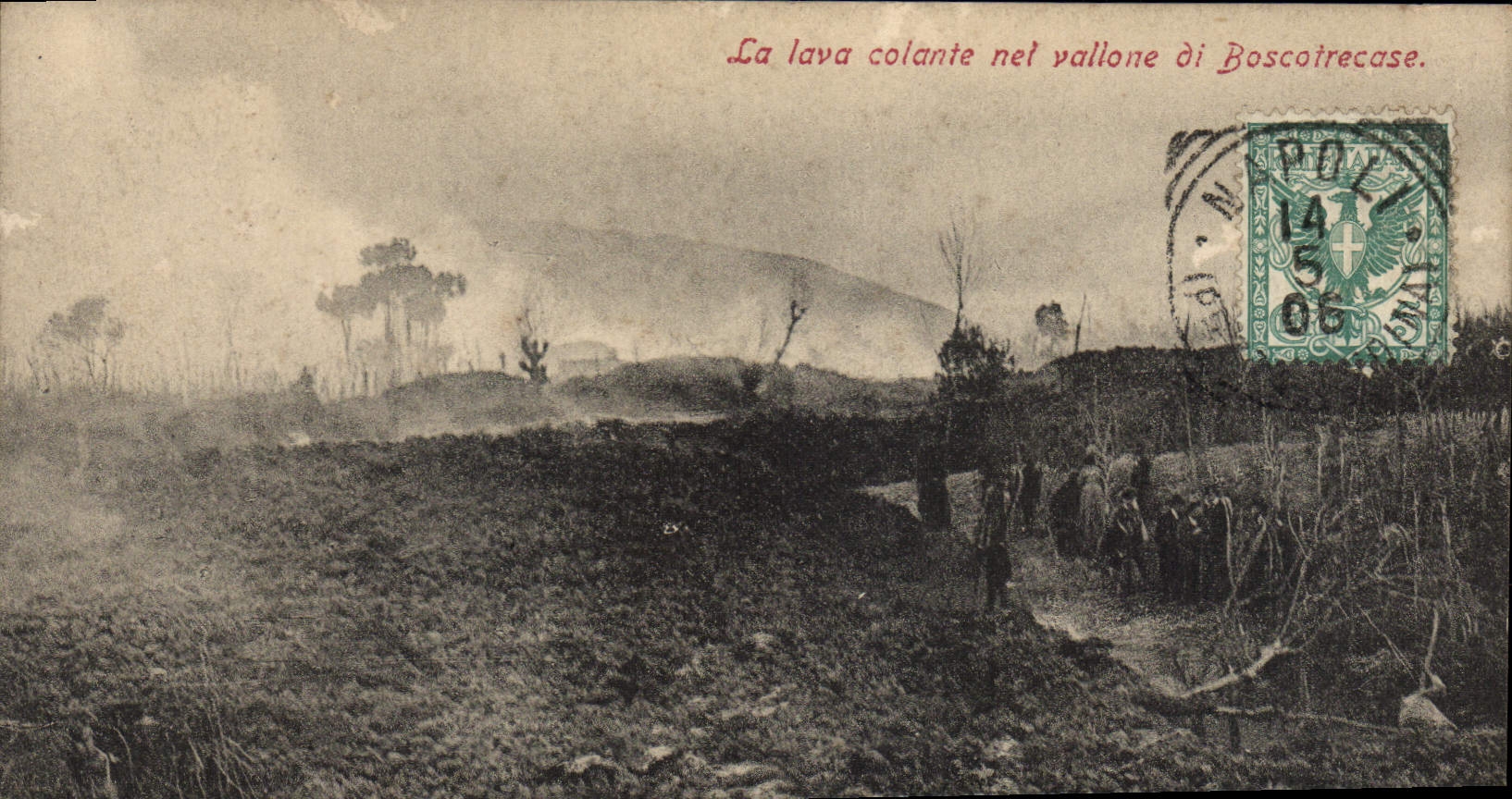 Éruption du Vésuve — La lave coulant dans le vallon de Boscoetrecase — Photographie de la Casa Ettore Regozino, Naples