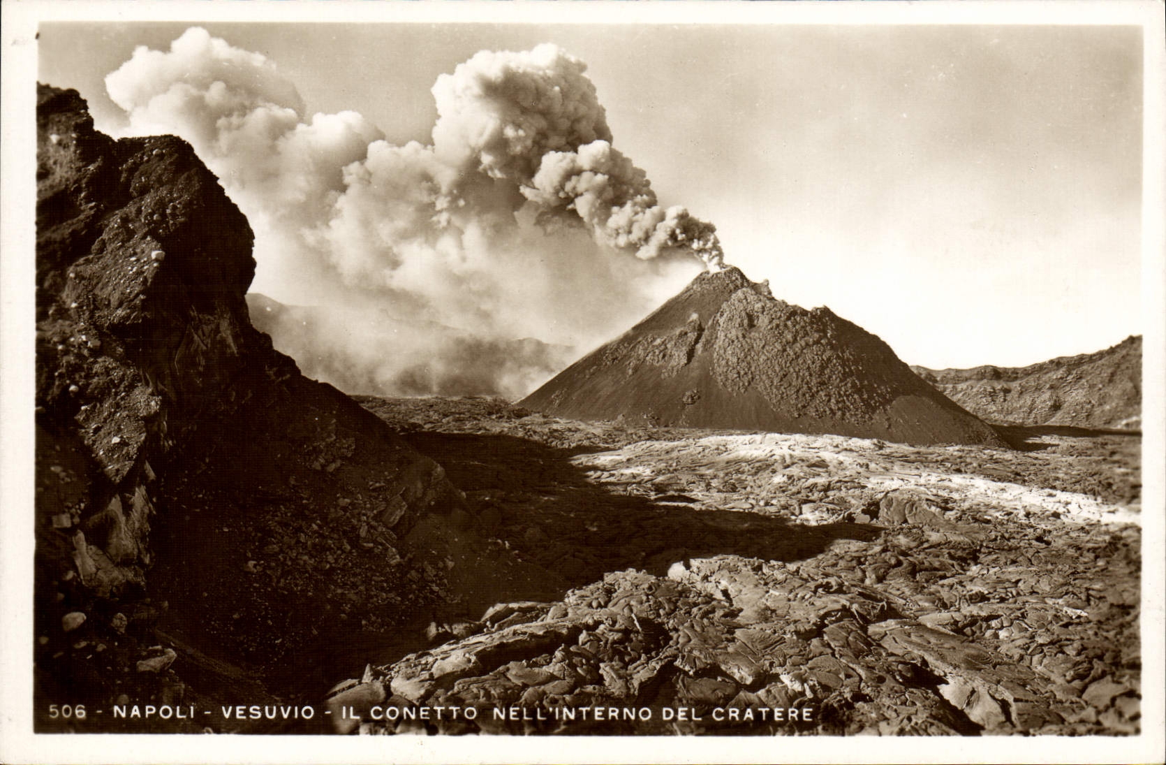 Napoli - Vesuvio - Il conetto nell'interno del cratere — série 506, éditeur Vincenzo Carcsvallo