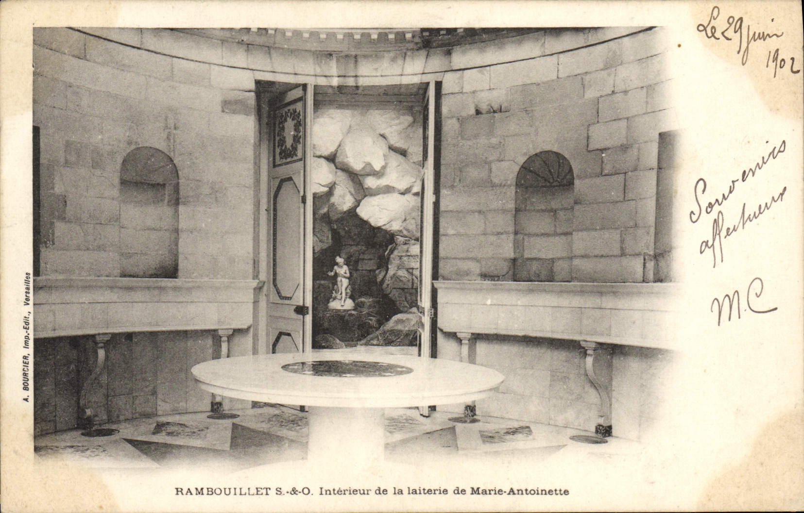 CPA Rambouillet Interieur de la laiterie de Marie Antoinette 