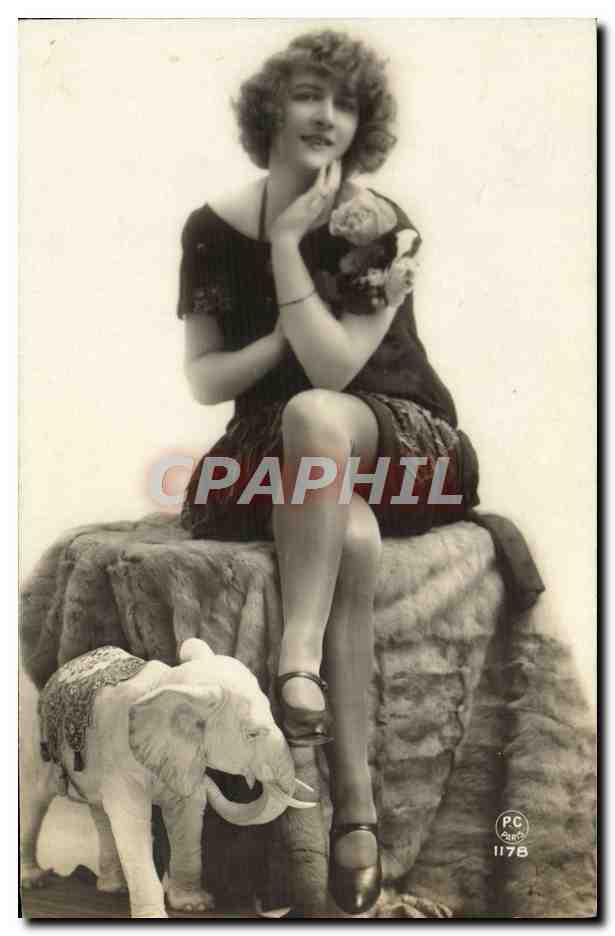 Jeune femme avec éléphant — PC 117B — PC Paris