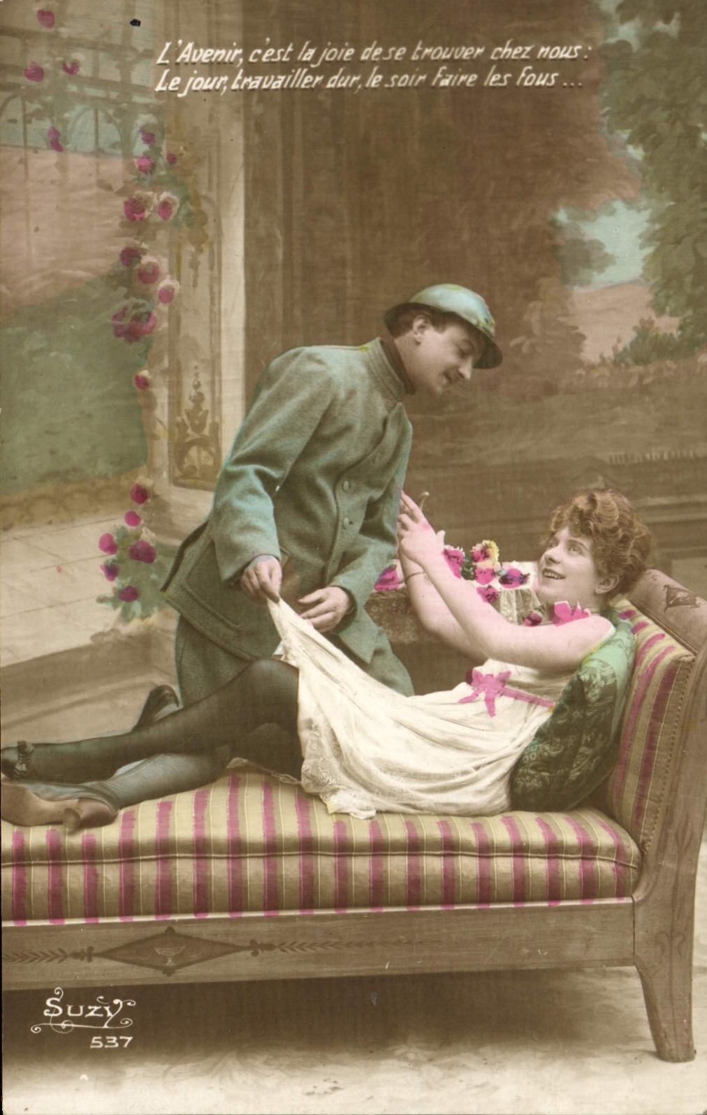 CPA Femme Nu erotique Soldat Militaria