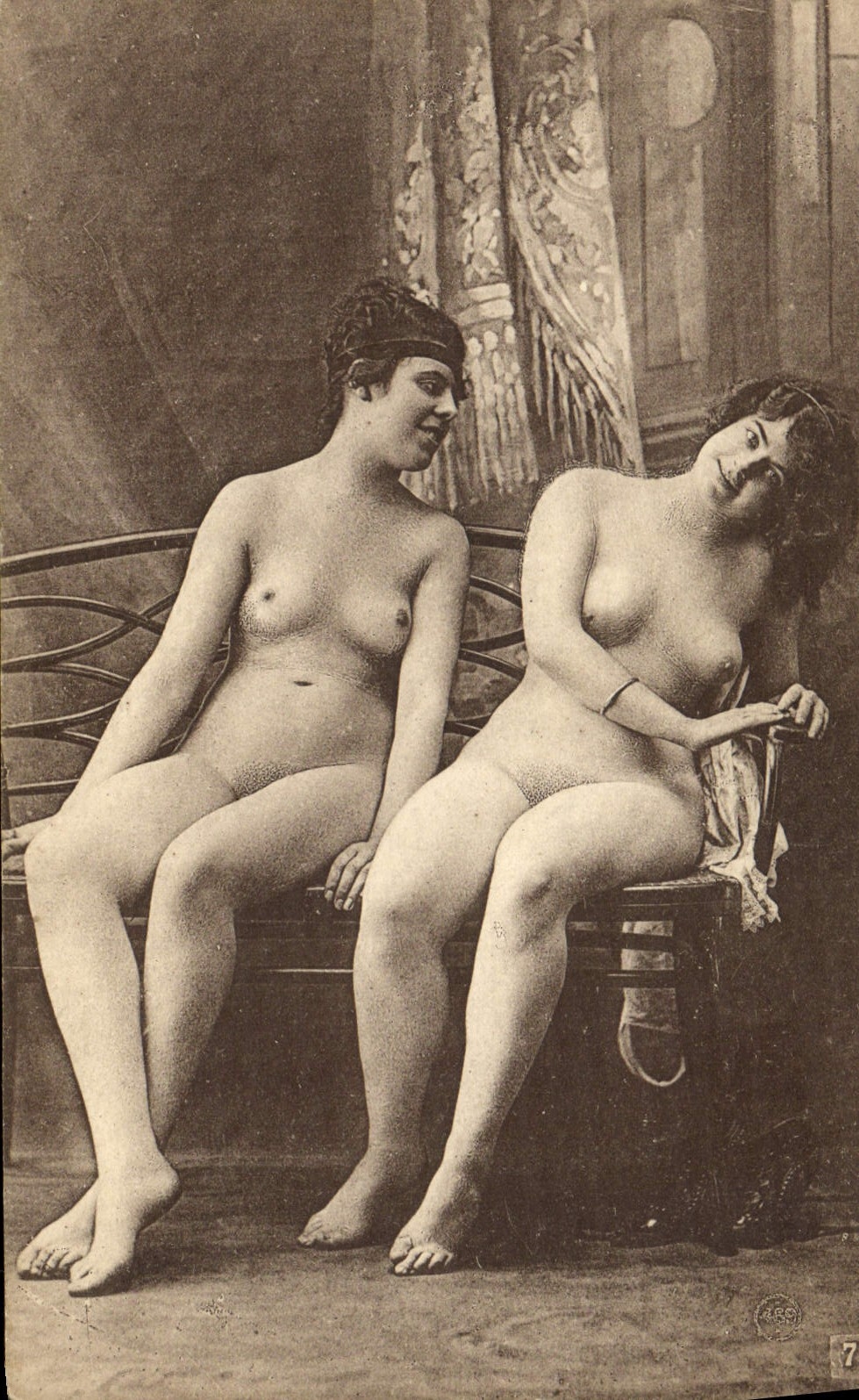 CPA Femme Nu erotique Femmes