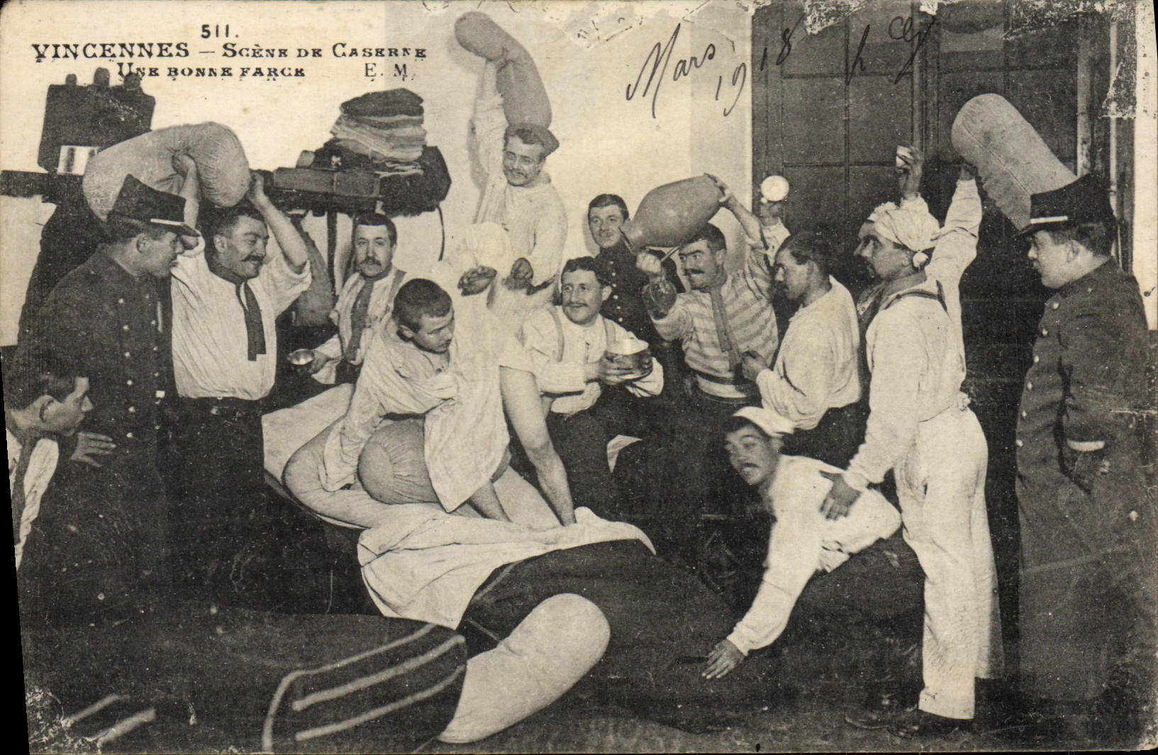 CPA Militaria Caserne Vincennes Scene de caserne Une bonne farce 