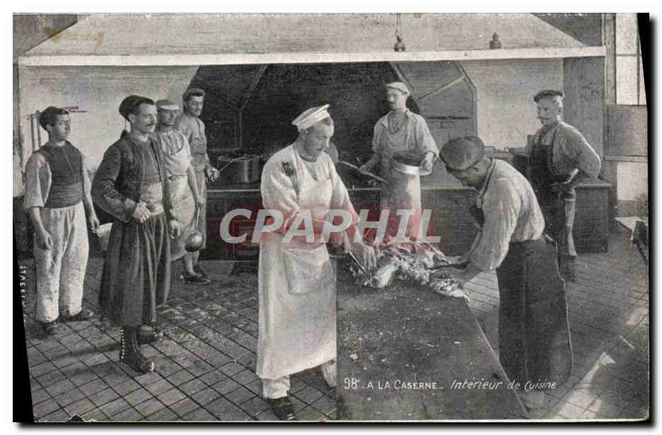 CPA Militaria Caserne Interieur de cuisine Boucher Boucherie 