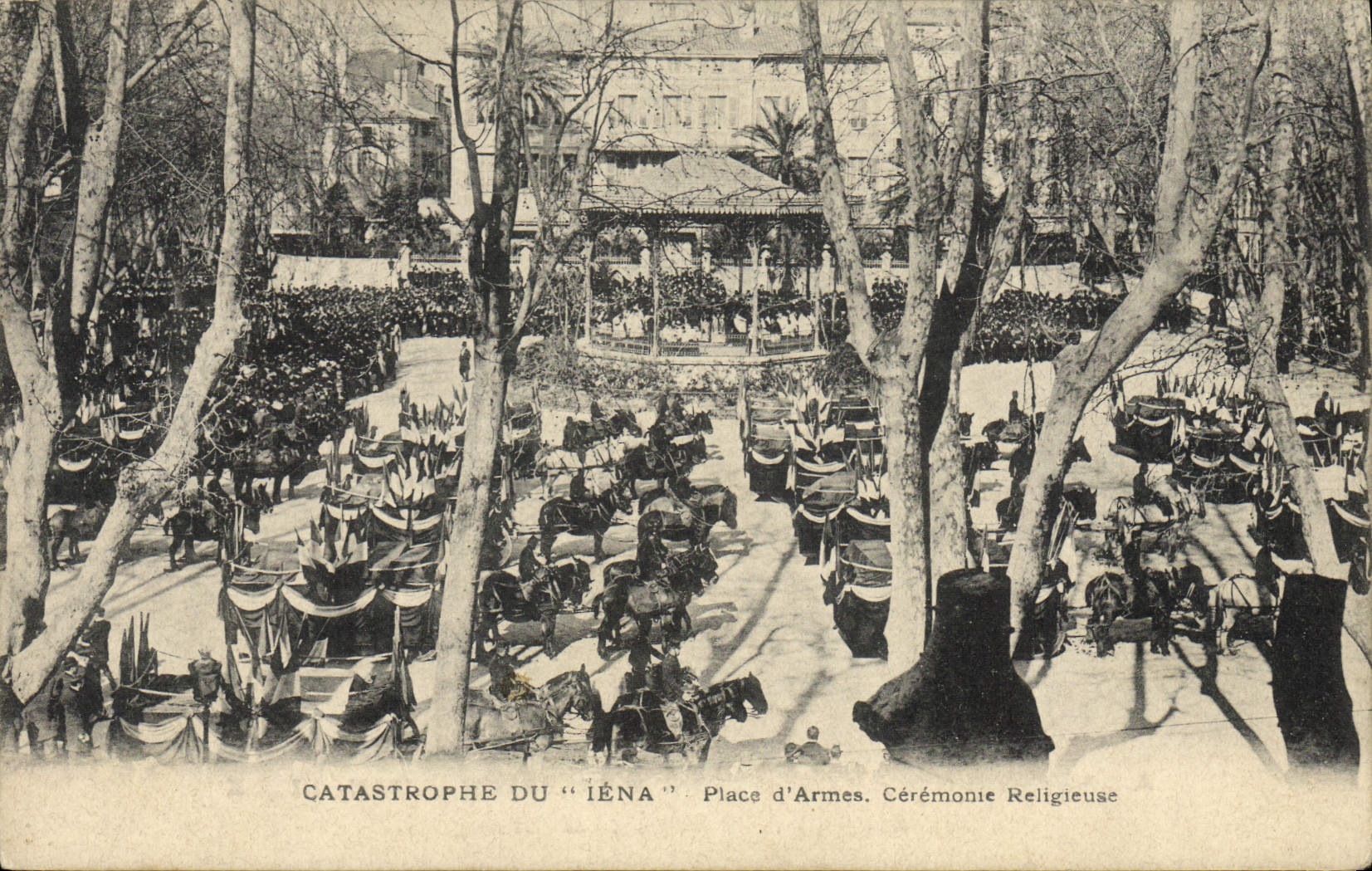 Catastrophe du "Iéna" — Place d'Armes. Cérémonie Religieuse — Ateliers de Phototypie Grande Marseille