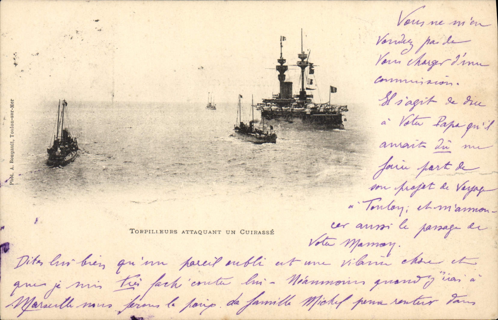 CPA Bateau de guerre Torpilleurs attaquant un cuirasse 