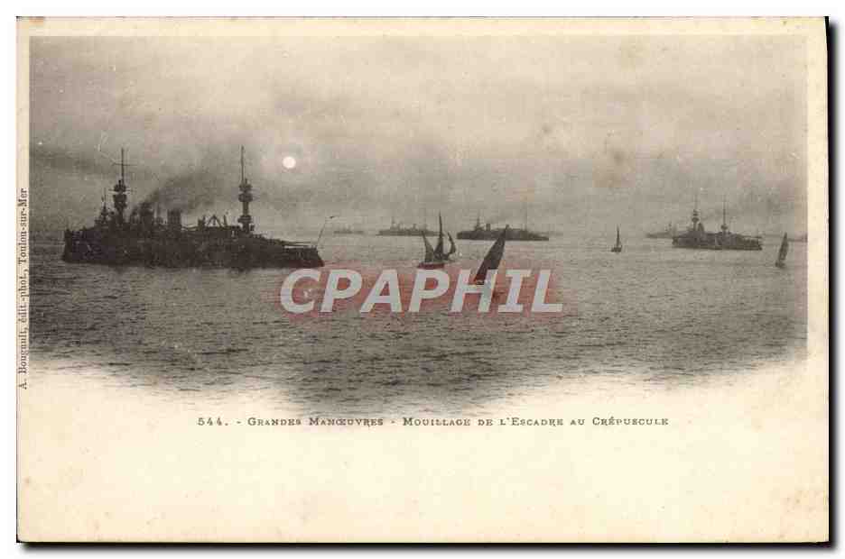 CPA Bateau de guerre Grandes manoeuvres Mouillage de l'escadre au crepuscule 