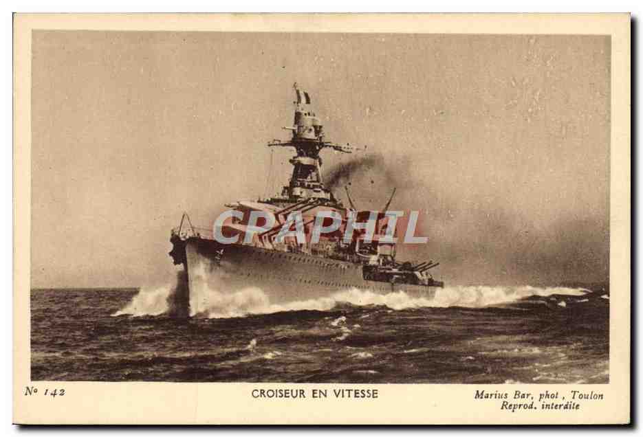 CPA Bateau de guerre Croiseur en vitesse 