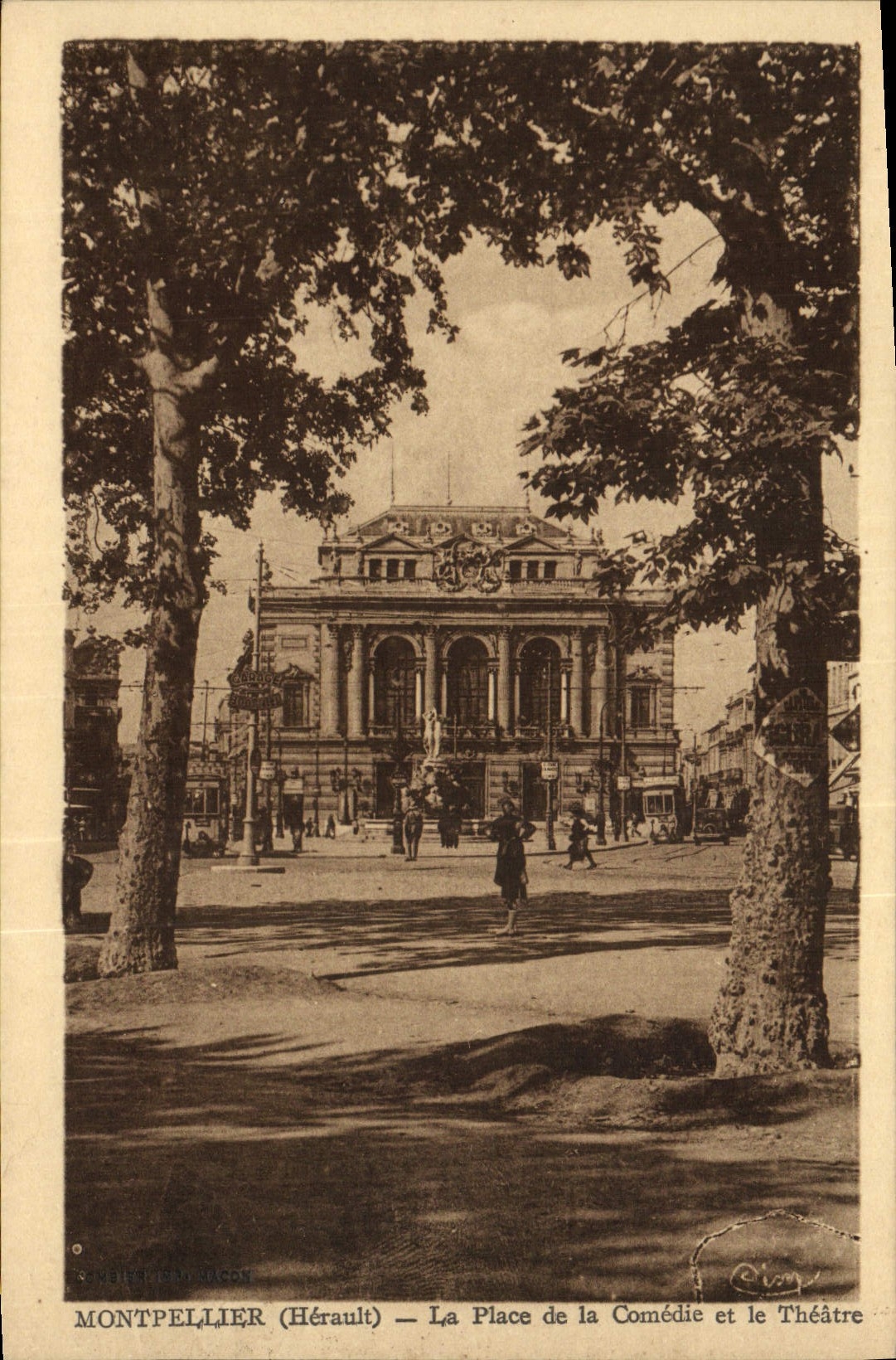 CPA Montpellier La place de la comedie et le Theatre 